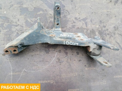Кронштейн крепления передней рессоры левый