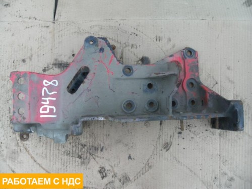 Кронштейн переднего бампера правый