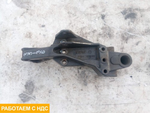 Кронштейн передней рессоры правый