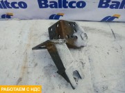 Кронштейн переднего бампера правый