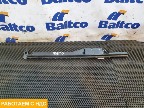 Направляющая стекла двери левая