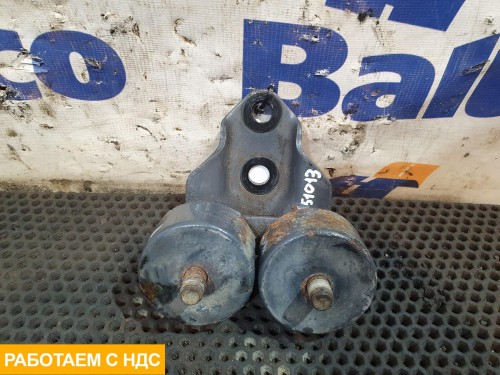 Кронштейн радиатора левый