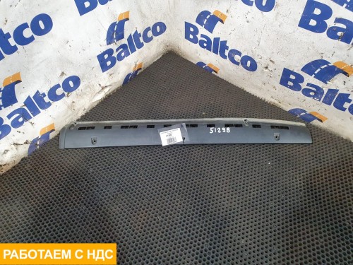 Накладка под лобовое стекло левое