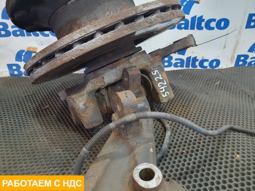 Кулак поворотный передний правый