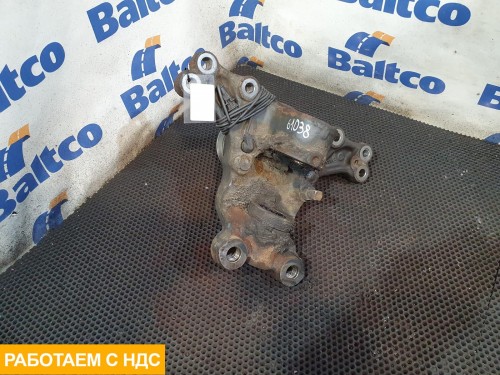 Кулак поворотный правый