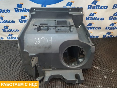 Ящик инструментальный (бардачок) правый