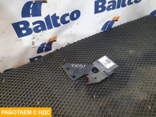 Кронштейн патрубков отопителя